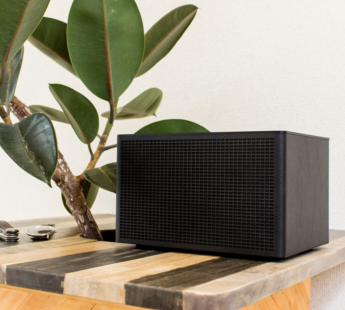 部屋のどこにいてもスイートスポット、全方位に音が広がるHi-Fi オーディオ《Acustica Lounge》|GENEVA