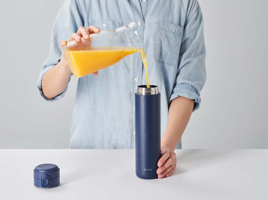 《ワンプッシュ／600ml》 スポドリOK、金属臭・ニオイ移りなし、チタンセラミックコーティング・ボトル｜WOKY（ワーキー）
