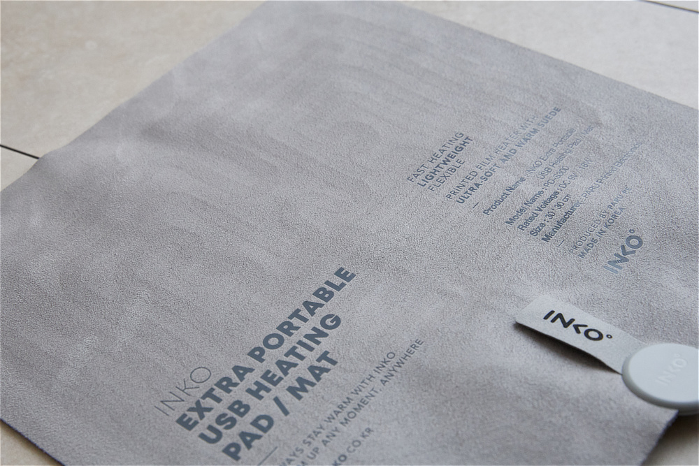 薄いからどんな形状のイスでもフィット感抜群。シートを敷いている違和感もほとんどありません｜どこでもあったかデスクワーク！銀ナノインクで温める特許技術、USB-C対応「EXTRAヒーティングパッド スエード」｜INKO（インコ）