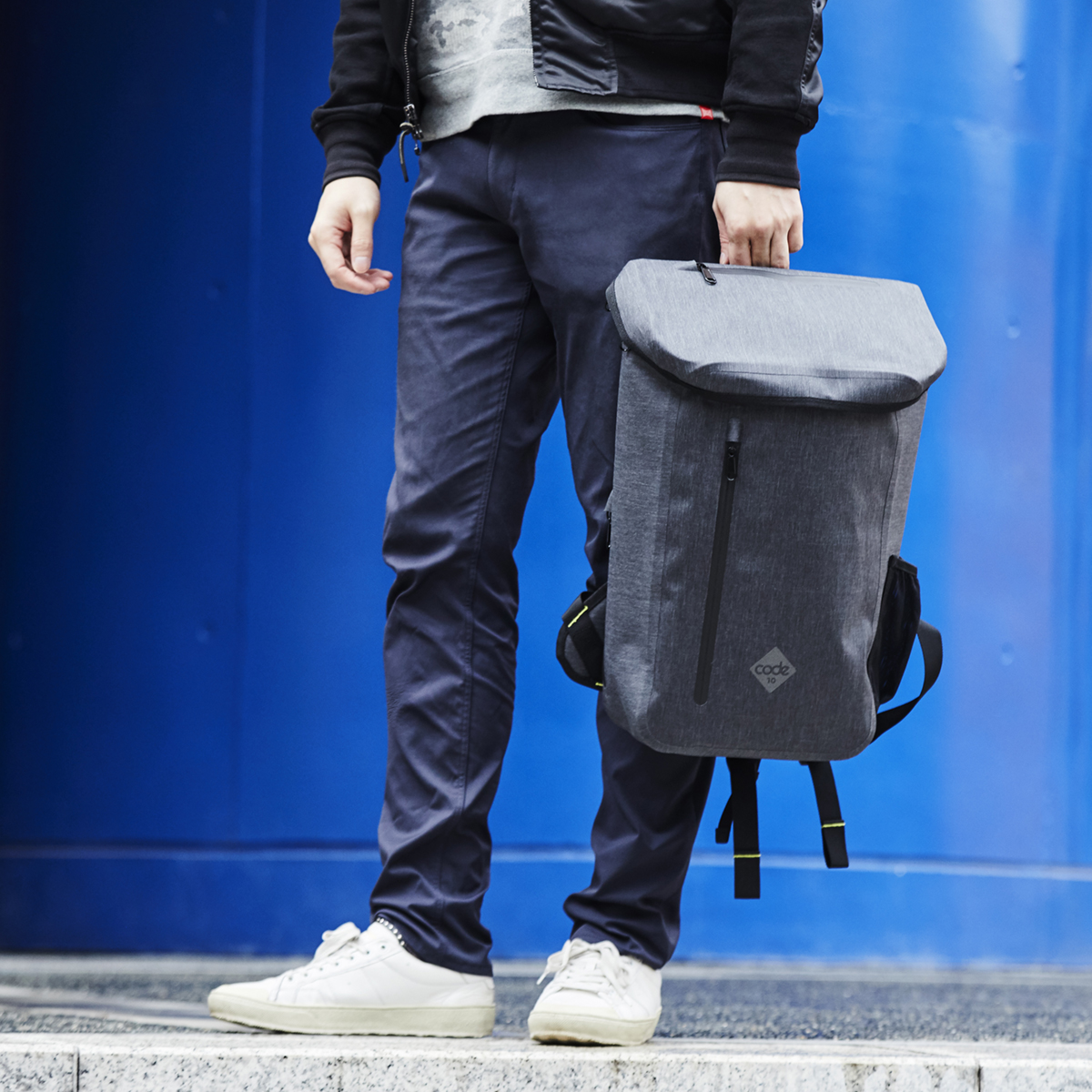 充実した収納性とミニマムな都会的なデザインのバックパック《DAYPACK》|Code 10(コードテン)