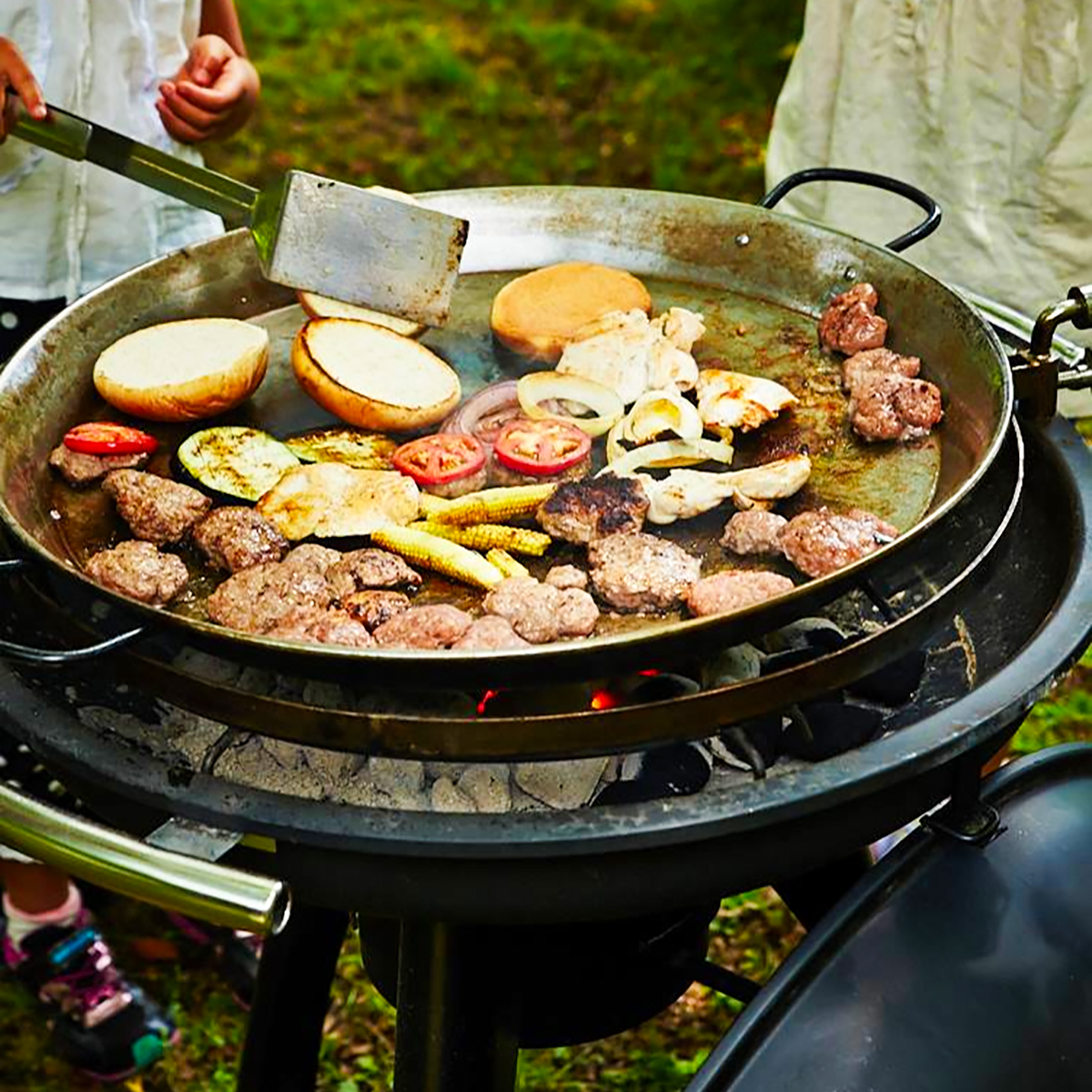 家族や友人と会話を楽しみながら、本格炭火料理を味わえる「BBQグリル」|SWINGGRILL