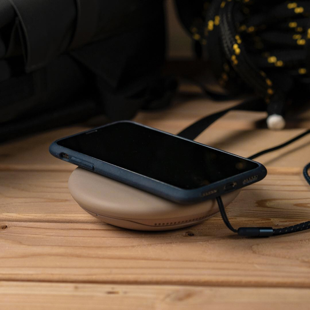 ケースを装着したまま、ワイヤレス充電器の使用やApple Pay、モバイルSuicaの利用も可能です。だから、通勤、ショッピング、充電もいつも通りでOK!スマホケース・カバー|LANDER MOAB CASE(ランダー)