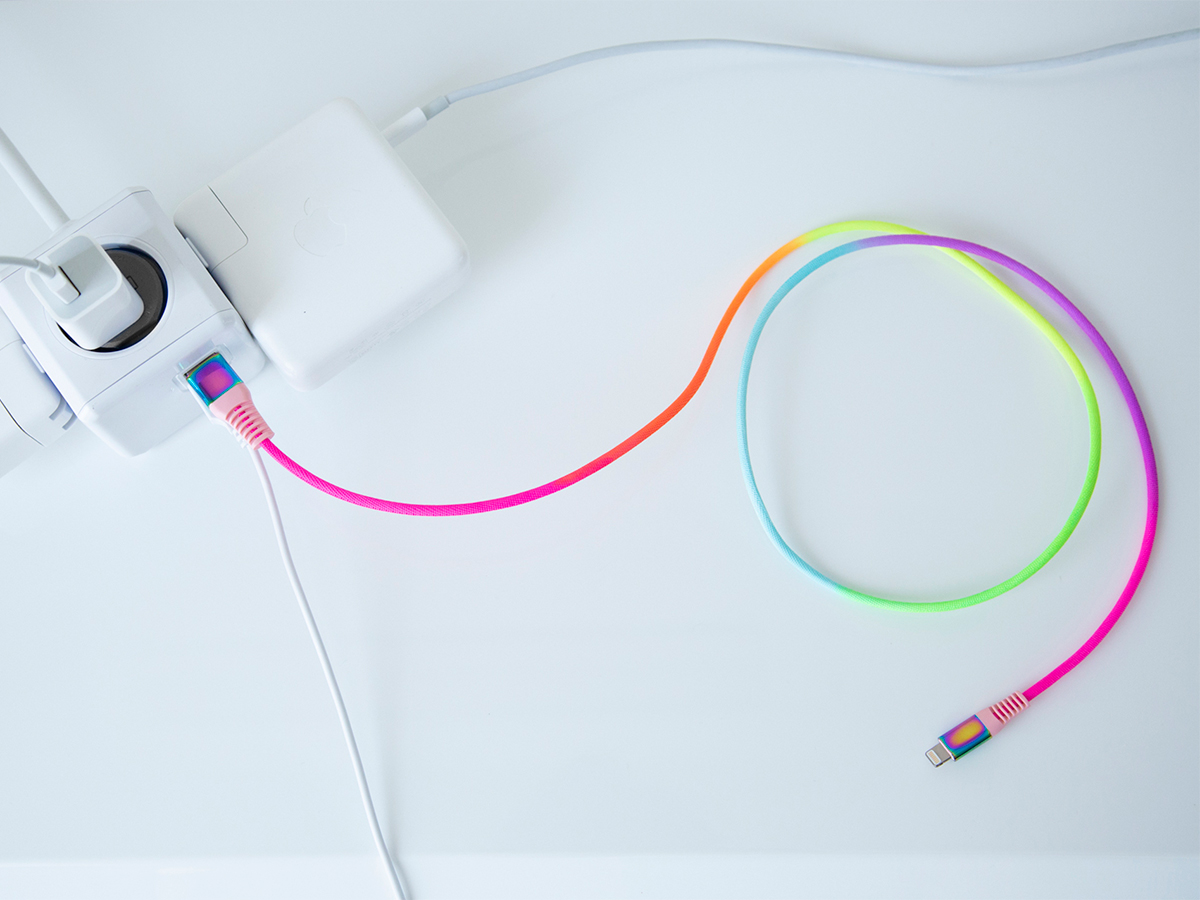 断線しにくく丈夫、ひと目でわかる存在感の「Lightning USBケーブル」| addip