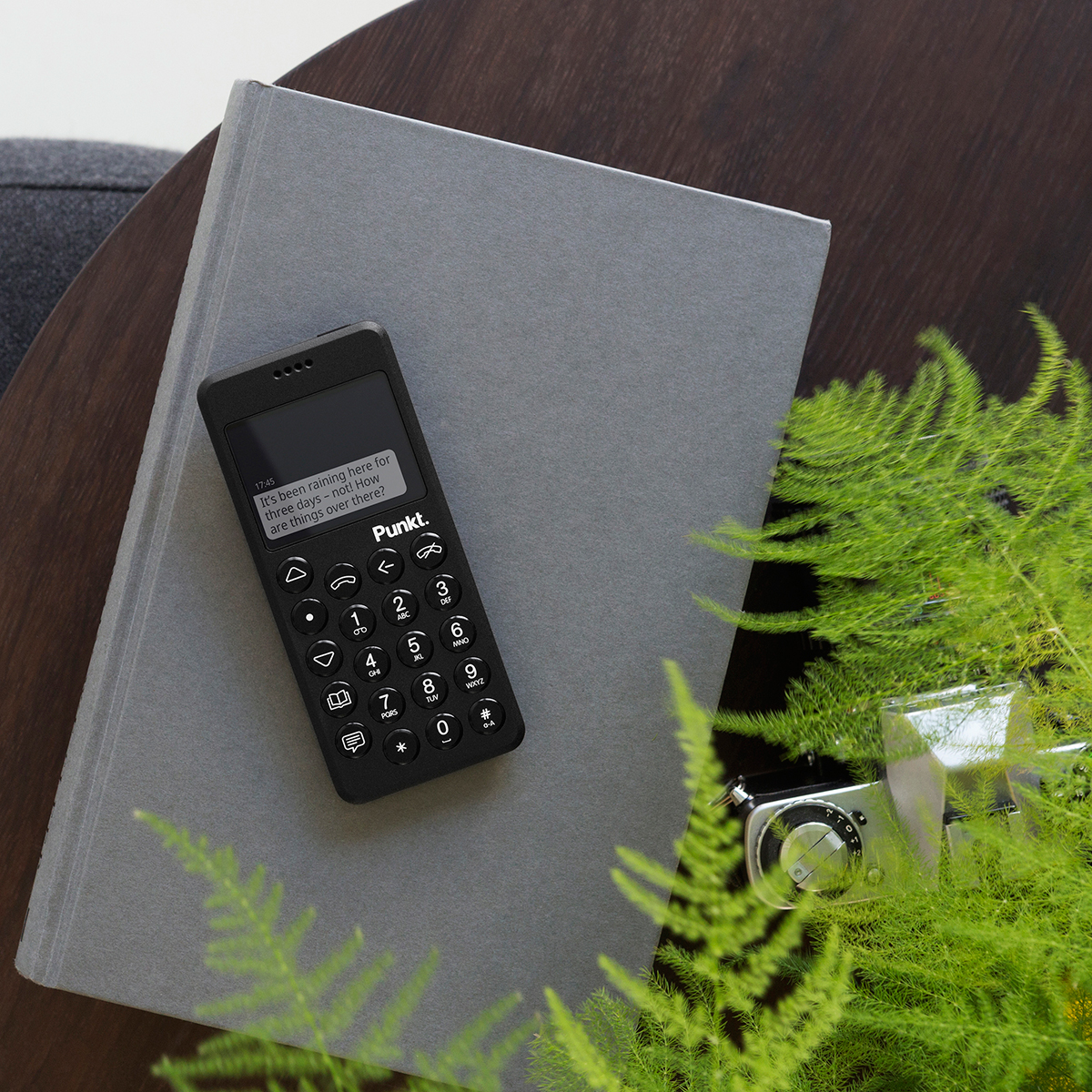 あなたが「大切にしたい時間」に静かに寄り添ってくれる携帯電話・ミニマムフォン|Punkt.(プンクト)