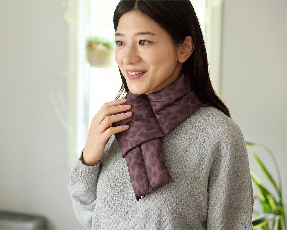 ツラい寒さに悩むあなたにおすすめ。|軽い・かさばらない・洗える。首・手首・足首の三首を温められる3点セット。ネックウォーマー、ハンドウォーマー、アンクルウォーマー「三首ダウンウォーマー」