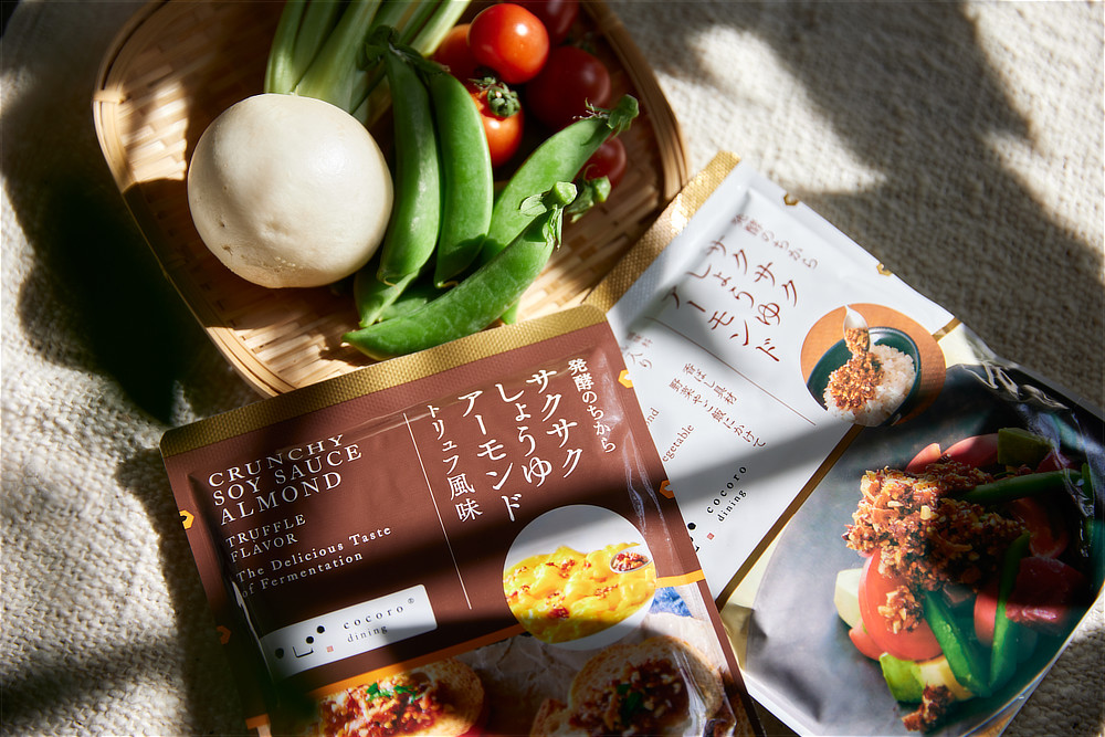 ご飯にパンにパスタに、おかずに|どんな料理も美味しくなる。ギフトにも喜ばれる、香り高いトリュフ入りの万能調味料「サクサクしょうゆアーモンド トリュフ風味」