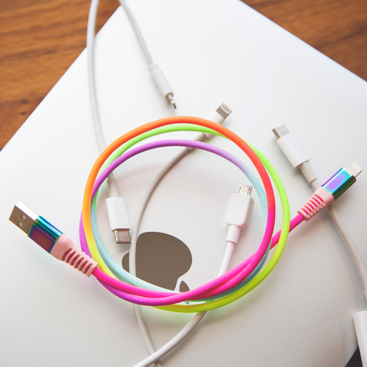 安心して使える「MFi認証製品」(Apple公式認定品)。断線しにくく丈夫、ひと目でわかる存在感の「Lightning USBケーブル」| addip