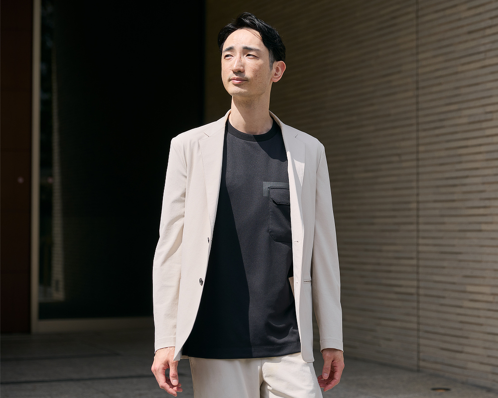 《Tシャツ》和紙×ポリの快適設計で、湿気を吸って逃す、「和紙糸ラバープリントクルーネックTシャツ」｜K-3B