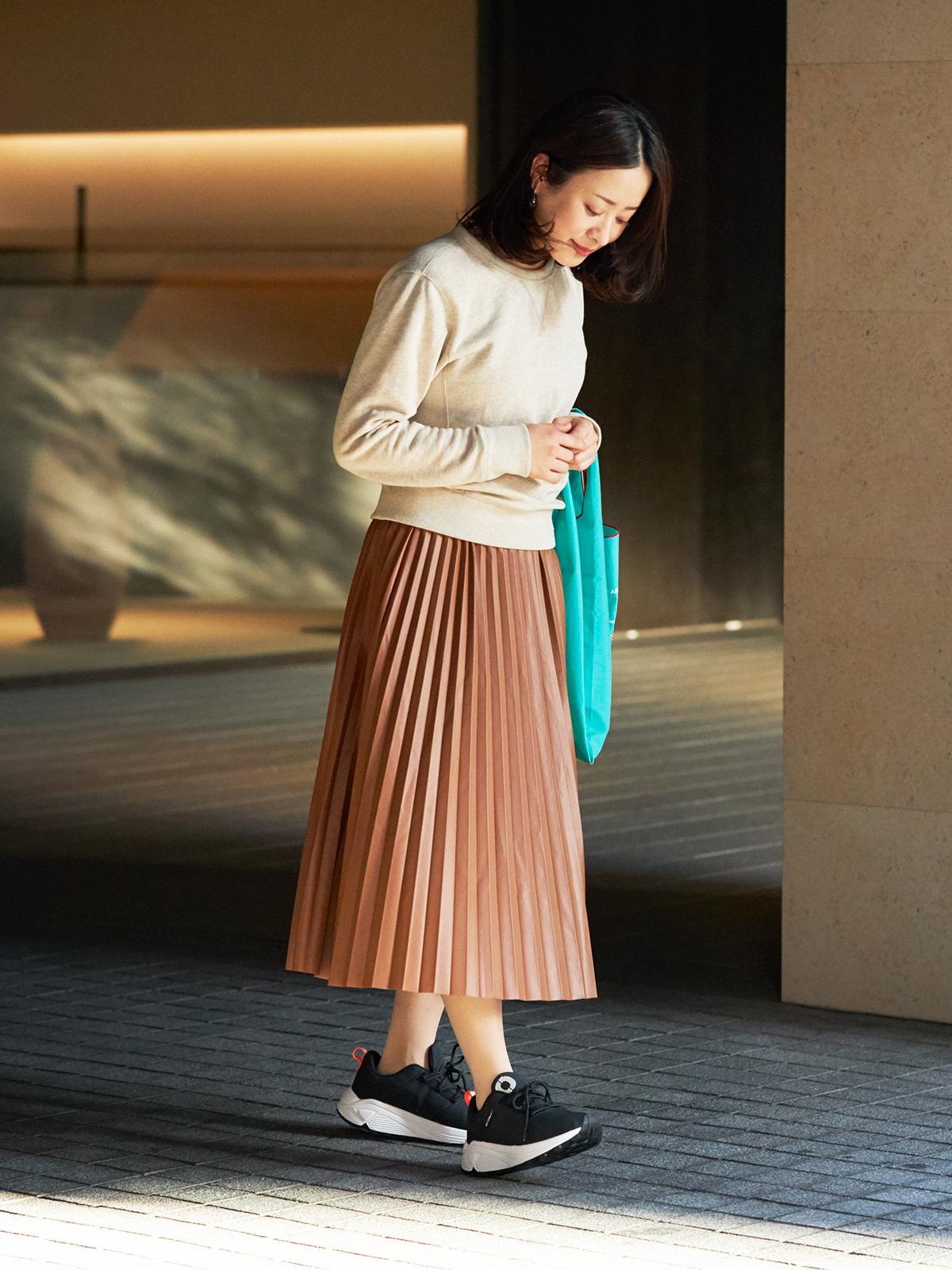 オールシーズン履ける(長く使える)デザインは、さすがサステナブルブランド。どんな服にも合わせやすいから、朝の靴選びも迷いません。海底から救い出されたゴミが、繊維に生まれ変わる!再生素材を使った、これからの「サステナブルスニーカー」|ECOALF