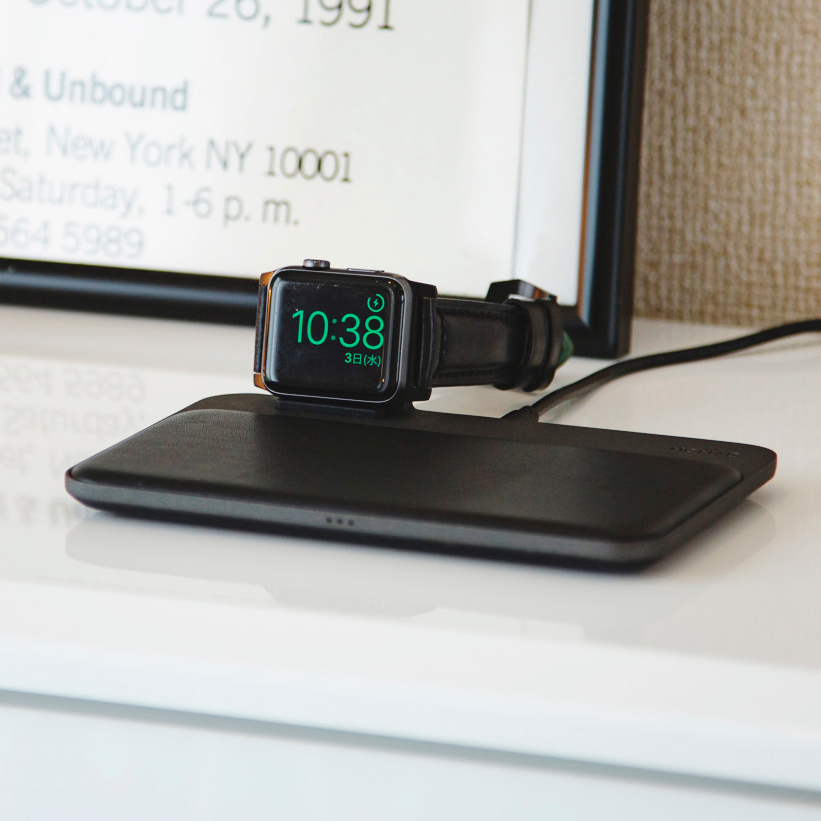 iPhone、Apple Watch、AirPodsを3台まとめて、飾るように充電できる「ワイヤレス充電ベース」Base Station(Apple Watch Edition)| NOMAD