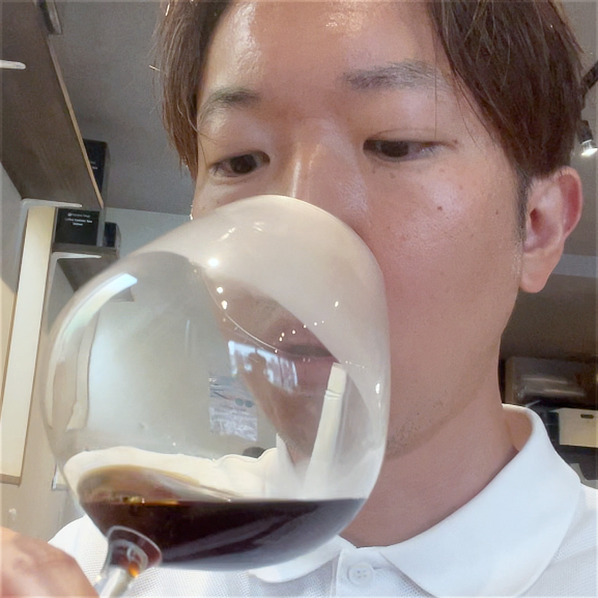 ホットコーヒーが「ワイングラス」で登場（驚）