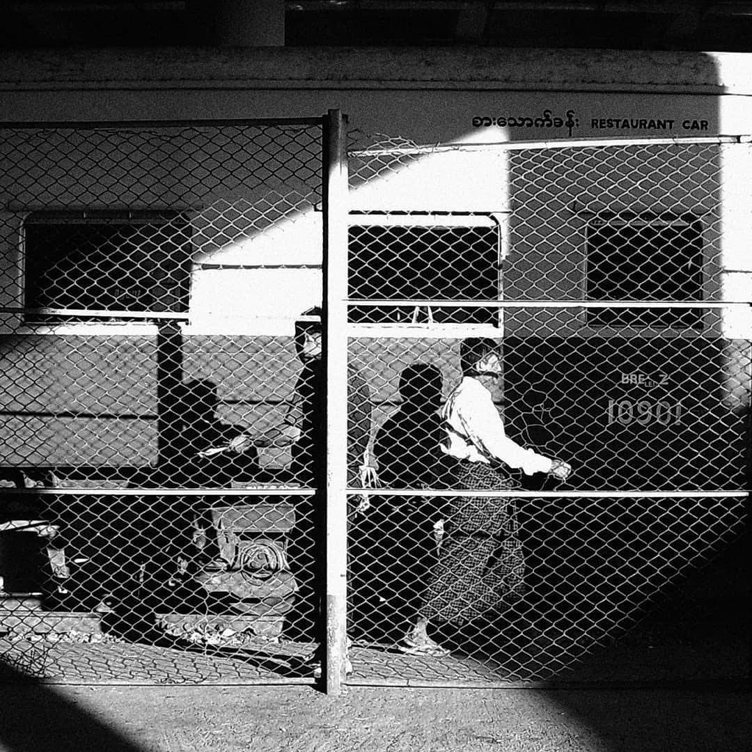 YASHICA「digiFilm B&W」を適用|誰でも写真家気分で、旅の風景や日常の一コマを「作品」にできるトイデジカメ|YASHICA
