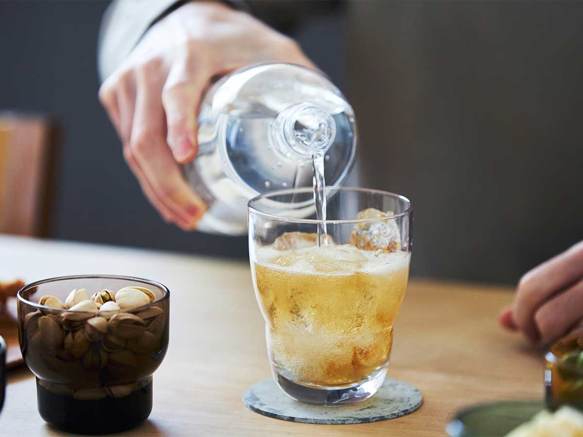 ブランドが大切にするふたつのまるを重ねたほっとするカタチ。ずっと割れない保証付き、落としても割れない「樹脂製グラス」|双円(そうえん)