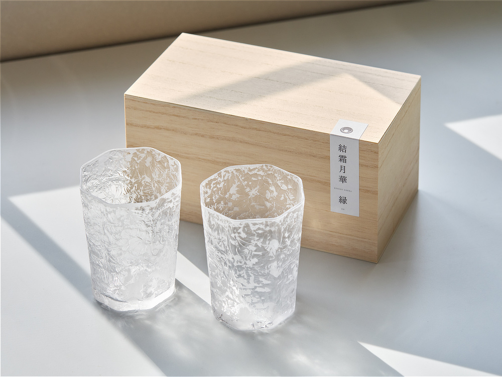 大正時代の建築を彩り、現代では途絶えつつある「結霜ガラス」を、その美しさに魅入られたひとりの職人が復活させた美しいグラス『結霜月華（けっそうげっか）』