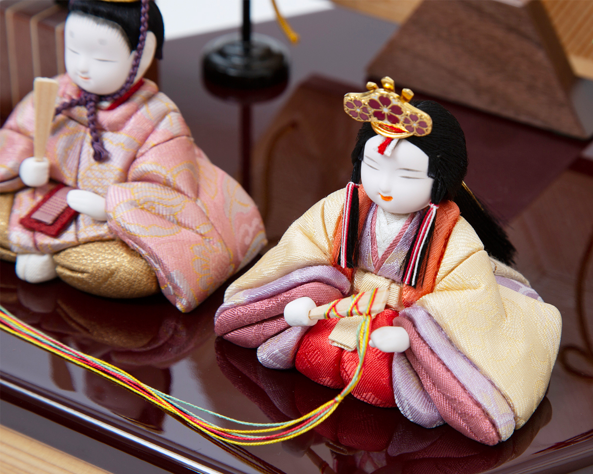 最高級のの日本伝統工芸を散りばめた。モダンな美しい日本の伝統工芸が結集した木目込みプレミアム雛人形|柿沼東光の宝想雛