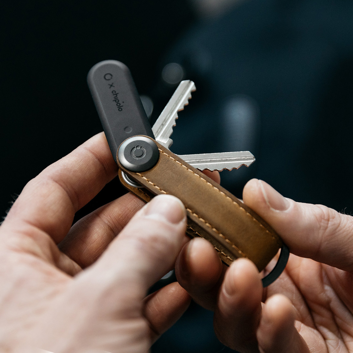 Orbitkeyにすっぽり収まるデザイン。鍵もスマホも、すぐ見つかる!「探す」がなくなるキーホルダー|Orbitkey×Chipoloトラッカー