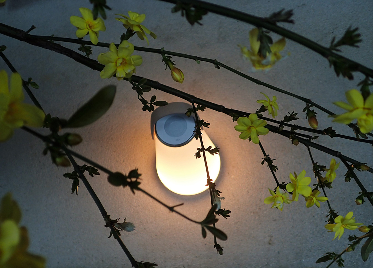 Image: https://1fl0kyr79c.user-space.cdn.idcfcloud.net/photographes/3b4f0436434b6ebe21e1f24ef5da4a90.jpg LED照明がおしゃれなワイヤレススピーカー
