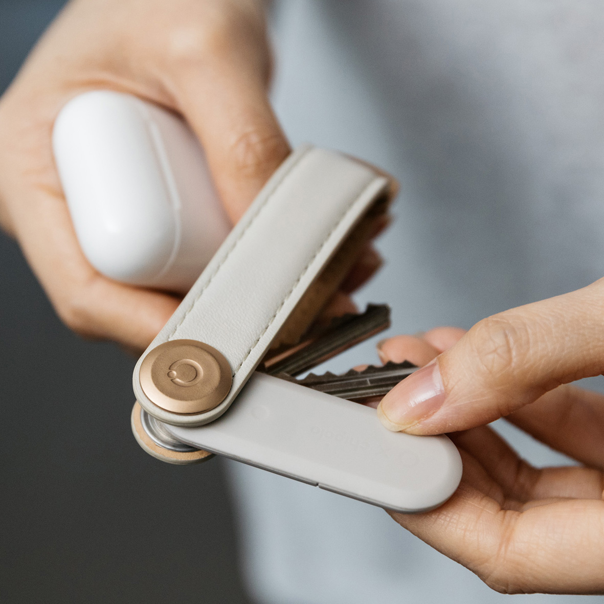 スマホのありかが分かる。鍵もスマホも、すぐ見つかる!「探す」がなくなるキーホルダー|Orbitkey×Chipoloトラッカー