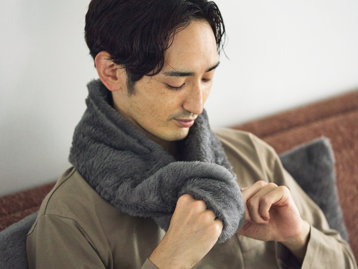 掛けるだけで空間がモダンでお洒落に|ふんわり毛足2cmのメリノウールの寝具。目に優しい癒やしのグレーで洗練されたおしゃれなデザイン。真冬も軽い掛け心地で暖かい毛布・敷毛布・膝掛け・ブランケット|SERENE(シリーン)LOOM&SPOOL(ルームアンドスプール)