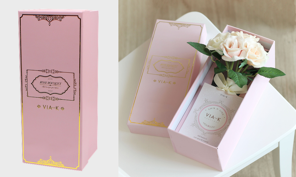 Image: https://1fl0kyr79c.user-space.cdn.idcfcloud.net/photographes/40c0222f09080add9c701b92be05c022.jpg 《ギフトセット/ローズ/アロマスプレーと専用ベース付き》昼はアートフラワー、夜はあたたかなムードライトになる「ローズブーケLED(ホワイト)」|VIA K STUDIOヴィアケースタジオ