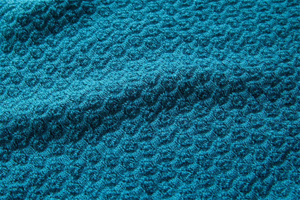 表面は、鹿の子編みのようなデコボコした編み地。肌との接地面積が少なく、肌に張り付くことがありません|《ショーツ/男女兼用》自然な調湿・調温・防臭、フリーな履き心地の「WUNDER WEAR ONE」|BRING