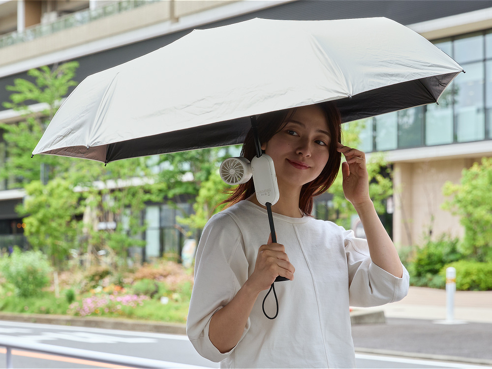 《日傘クリップファン》日傘に装着、狙った角度で送風できるハンズフリーファン「1°Go(イチドゴー)日傘クリップファン」|Momax
