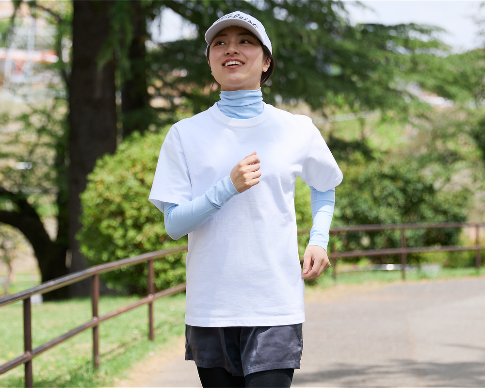 《ハイネックインナー／男女兼用》 UVカット98％、縫い目なしで動きやすい「サラリフィット」｜Salari