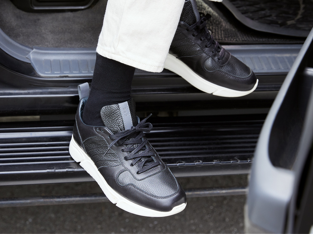 表糸になめらかな肌触りが特徴の「綿コーマ」、裏糸に細めの消臭糸を使用。|長時間履いても疲れにくい靴下。土踏まずを下支えして、足底筋をサポートするECONOLEG(エコノレッグ)の「疲れしらずのくつした®」