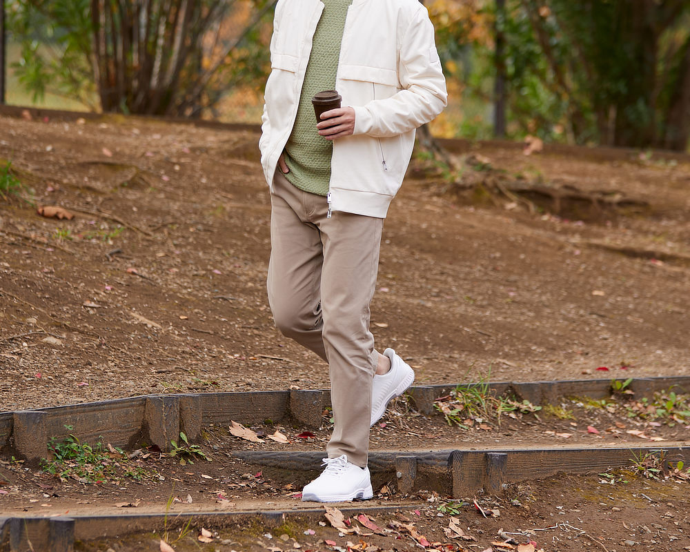 1984年に設立されたアメリカのフットウェアブランド。生体医工学博士号を持つ兄、機械工学修士号を持つ弟の兄弟が手がけています。｜スッと履けて、すっぽりフィットする「コンフォートスニーカー」｜Orthofeet（オーソフィート）