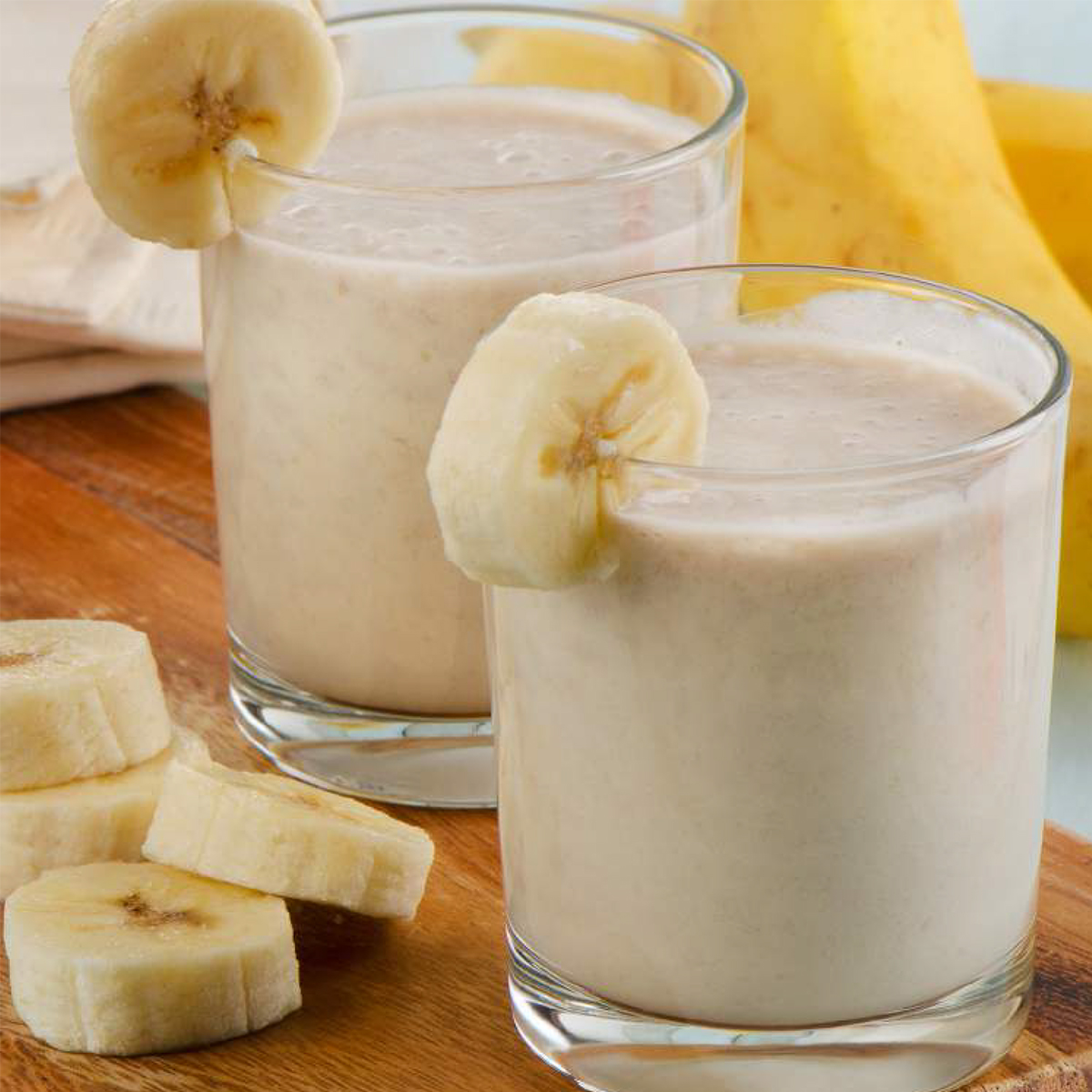 バナナと牛乳のスムージー|氷も皮付き野菜も滑らかなスムージーに…パワフルな小型ブレンダー|ferrano
