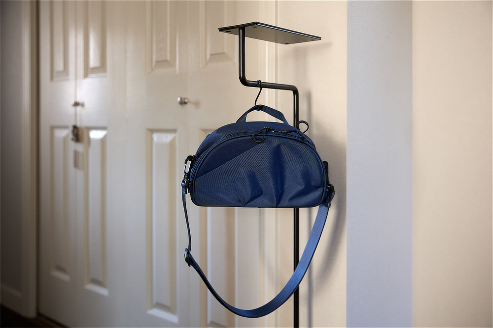 口がパカっと60°開いて、荷物が見える、出し入れスムーズな「バネパカ ショルダーバッグ」｜mayumasa