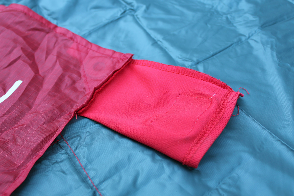 いろんな場面で大活躍する、手のひらサイズにたためる《撥水仕様》レジャーシート|Matador POCKET BLANKET