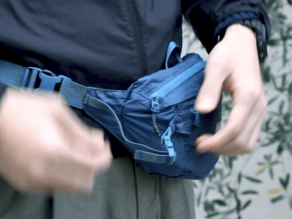 モノの出し入れもしやすく、体感荷重も軽減される「コンプレッションストラップ」付きの手のひらサイズにたためる防水仕様のウエストバッグ/ヒップバッグ| Matador