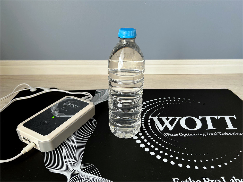 Image: https://1fl0kyr79c.user-space.cdn.idcfcloud.net/photographes/598d74923ffe860ee762165d541b8c70.jpg プロアスリートの休養、わが家で。国際特許技術で、体内の水分にアプローチ|《10日間レンタル》国際特許技術で、体内の水分にアプローチする「リカバリー&スリープデバイス」|WOTT