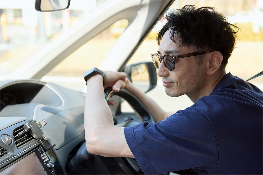 偏光・調光・UV99.9％カットの「おしゃれグラス」｜東海光学