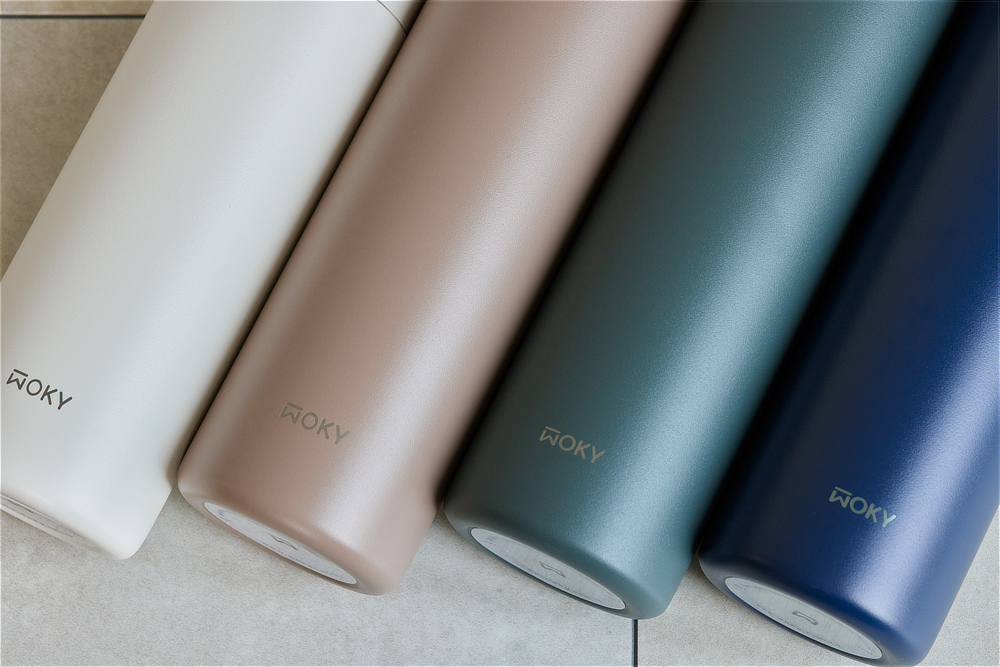 《ワンプッシュ／600ml》 スポドリOK、金属臭・ニオイ移りなし、チタンセラミックコーティング・ボトル｜WOKY（ワーキー）