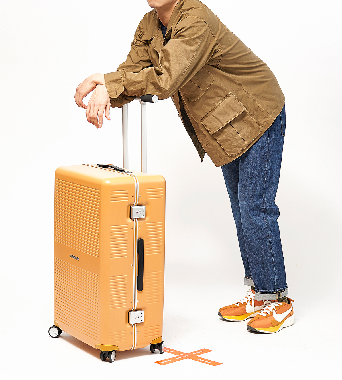 国内旅行、海外旅行、ビジネス、留学、出張、長期滞在に。気の利く設計であなたの旅路に寄り添うスーツケース(88L・7泊〜)|RAWROW