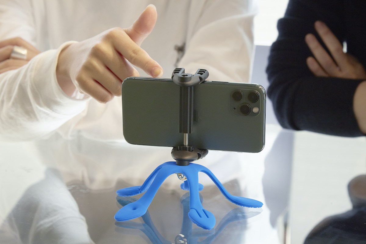 撮影も動画視聴も快適。柔軟な5本足でスマホやカメラをどこにでも固定できるスマホ&カメラ用スタンド| miggo