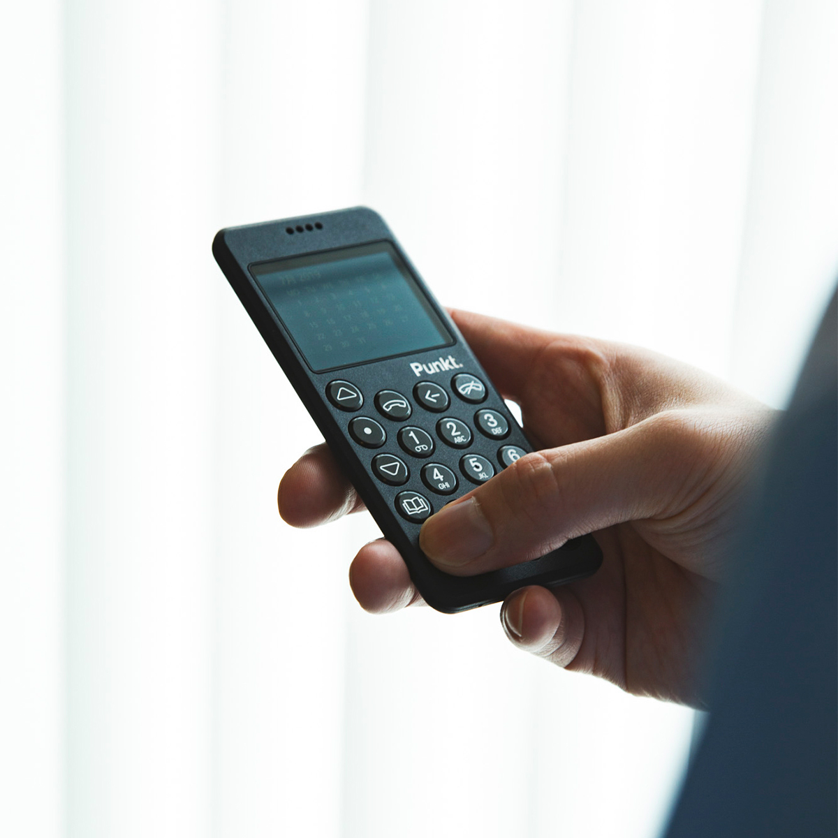 通話とSMS機能をメインにした至極シンプルなデザインの携帯電話・ミニマムフォン|Punkt.(プンクト)