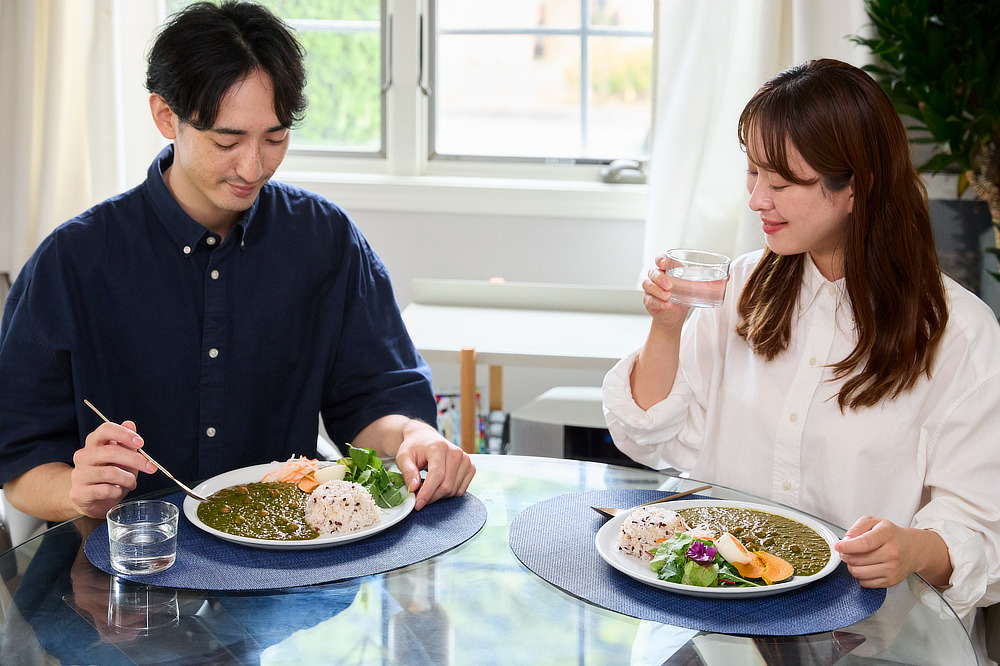 「クロレラベジカレー」は、子どもから大人まで、菜食主義でも、グルテンを制限している人も、安心して食べられる健康カレー。砂糖、旨味調味料、着色料、保存料は一切入っていません。奇跡のアンチエイジング医師ともいわれるドクター南雲吉則によるクロレラベジカレー（100％ベジタブル、グルテンフリー、砂糖不使用）レトルト食品、保存食