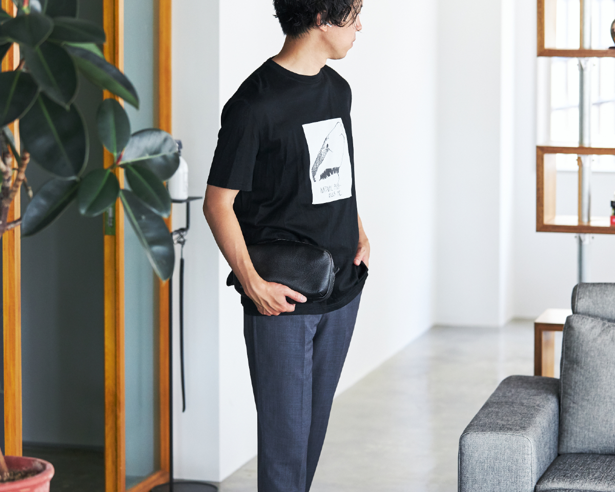 Image: https://1fl0kyr79c.user-space.cdn.idcfcloud.net/photographes/66a3b5e4b34f4356c6bbea19c449a4e1.jpg 研ぎ澄まされたデザインが、あなたの脳内を整理整頓、考えごとをスムーズに、所作をスマートにする|防水レザー、超軽量、直感ポケット付きの日本製レザーバッグ|PCバッグ・トートバッグ・リュック・バックパック|FARO(ファーロ)