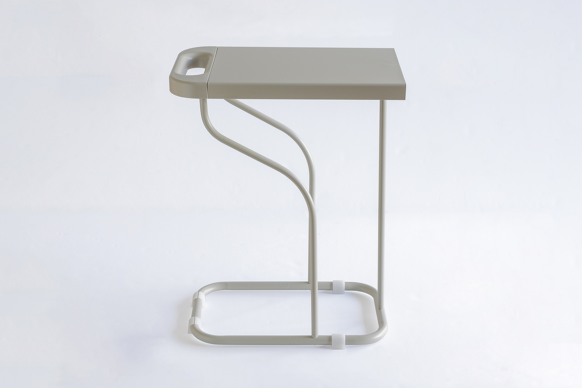 引き出し開閉やゴミ袋の交換をスムーズにかなえてくれるのが、サイドの曲線フレーム｜ゴミ袋の容量をめいっぱい使えて、交換ラクラク！スチール製で磁石もくっつく「スライド式ゴミ袋スタンド（ゴミ袋ホルダー）」