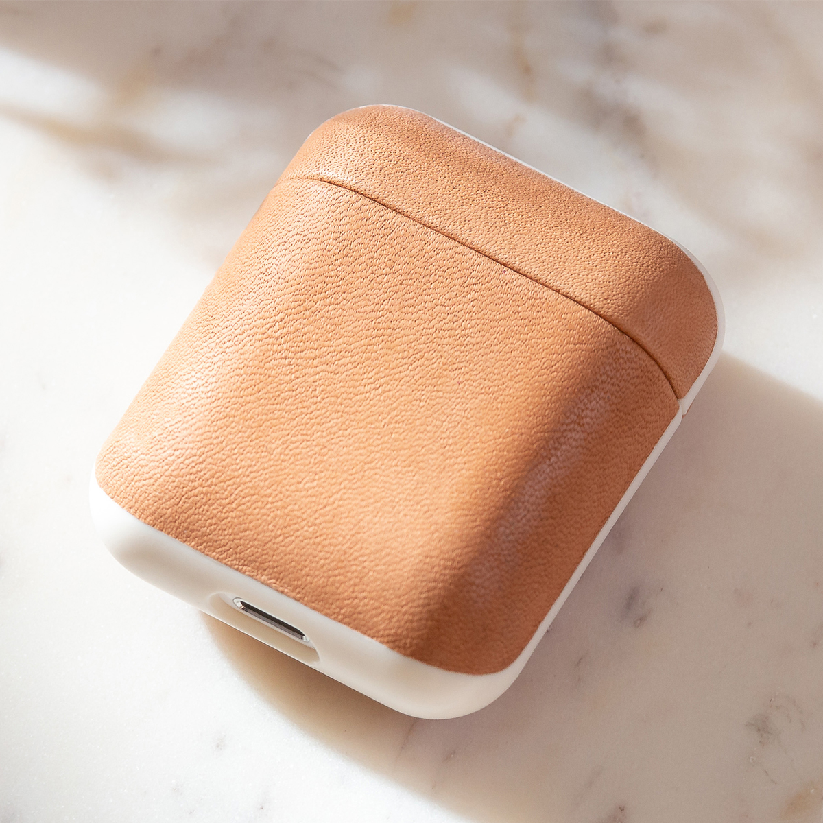 革好きにはたまらない憧れのブランドホーウィン社がなめしたヌメ革のAirPodsケース・Apple Watchバンド|NOMAD