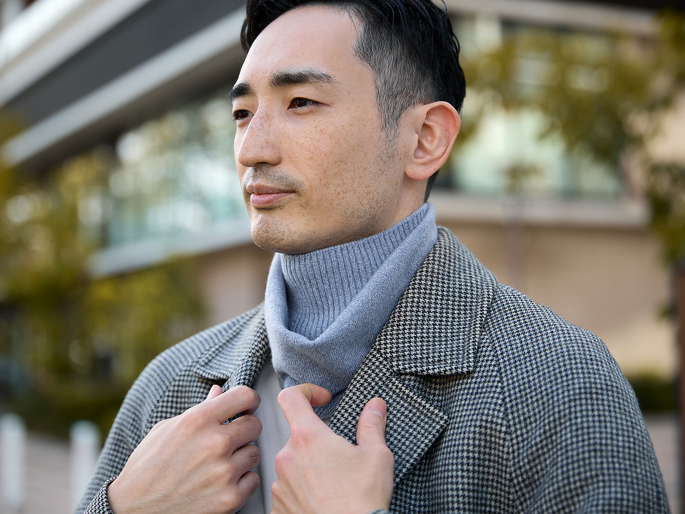 Image: https://1fl0kyr79c.user-space.cdn.idcfcloud.net/photographes/6bd01e63f3c7b2865ee2e9a740295cef.jpg 極細のホワイトカシミヤの毛を、細かく編んでいるから、肌ざわりなめらか|暖かさもデザインもひと味違う『el alto(エル アルト)』のカシミヤネックウォーマー・スヌード