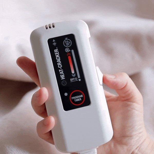 眠りを妨げずに操作もカンタン。あなたの睡眠サイクルに合わせて、電源が自動オンオフ!洗濯機で丸洗いできる「電気毛布」|HEAT-CRACKER
