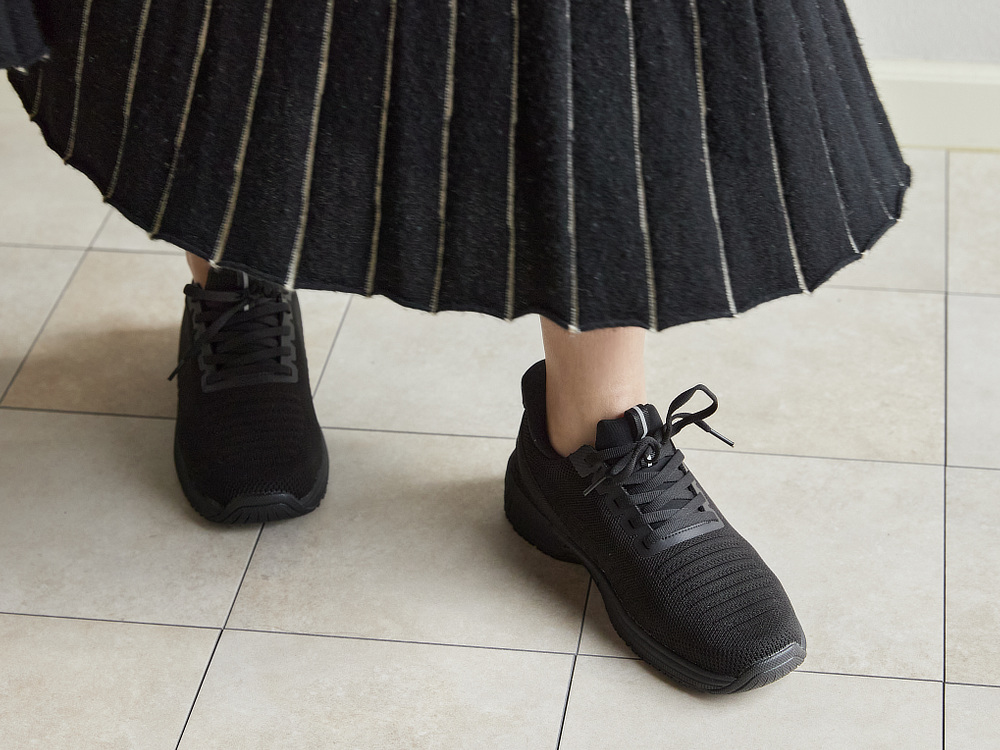 「サイズ・形状・素材が足に合っている」「靴の中で足がしっかり固定される」「足のクセを補正できる」「土踏まずをサポートする」を満たすシューズ・スニーカー・靴｜Orthofeet（オーソフィート）