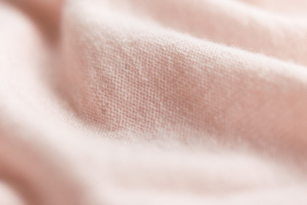 高品質のカシミヤ糸は、なめらかな肌触りも光沢感も、とびっきり｜暖かさもデザインもひと味違う『el alto（エル アルト）』のカシミヤネックウォーマー・スヌード