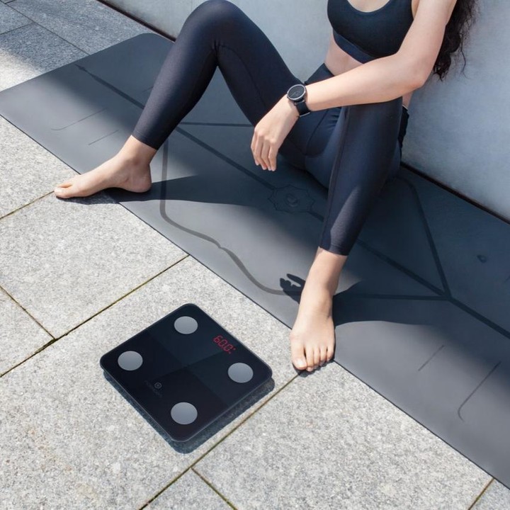 健康管理もダイエットも続けられる。乗るだけでスマホアプリに体重を自動で記録、楽しく継続できる「スマート体重計」|MINIMI(ミニミ)