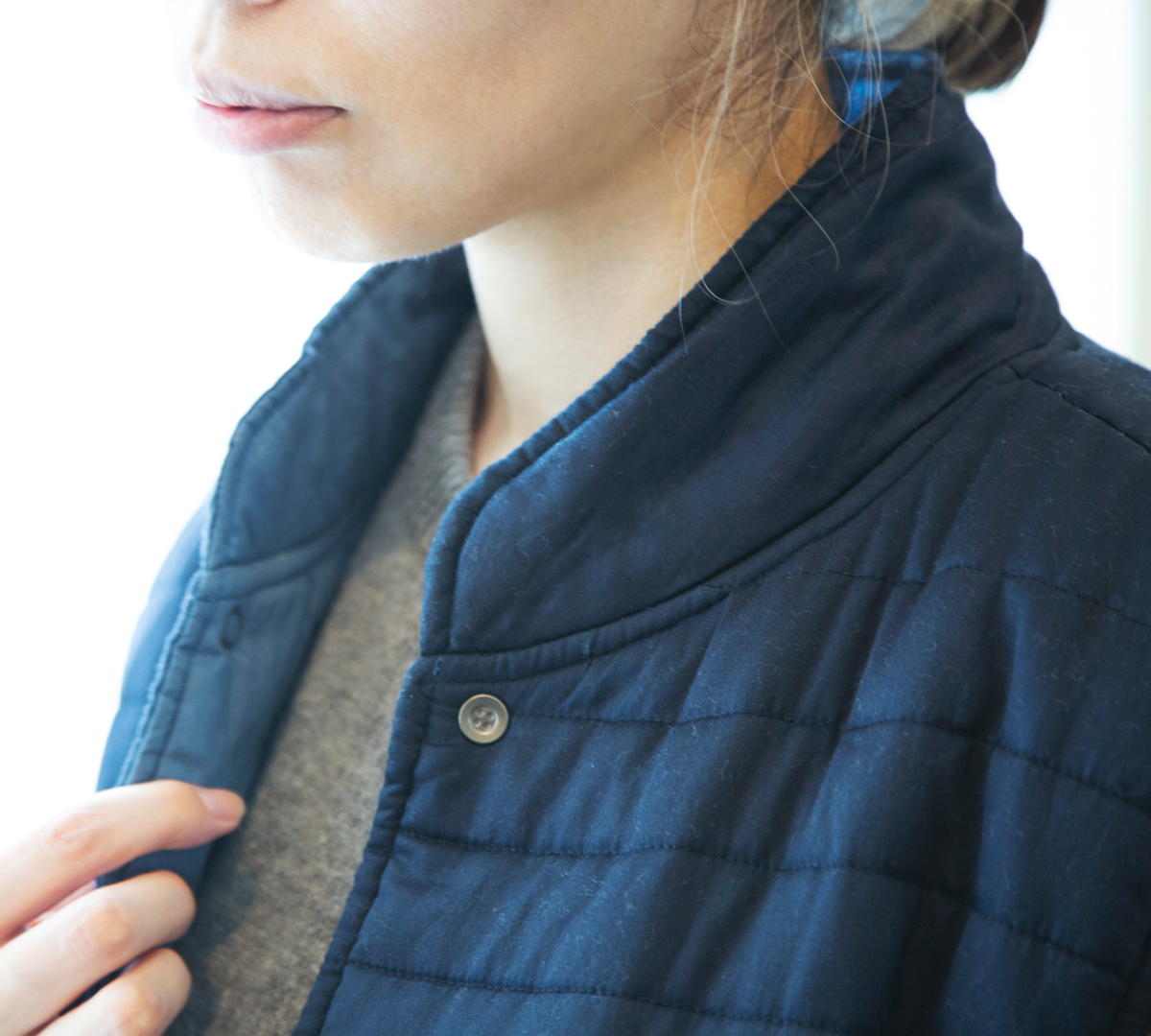 冷え対策は、まず首を温めることが大事。11種の天然鉱物の力で、軽くて暖かい(温かい)「中わた入りベスト」(インナーダウン)|IONDOCTOR(イオンドクター)