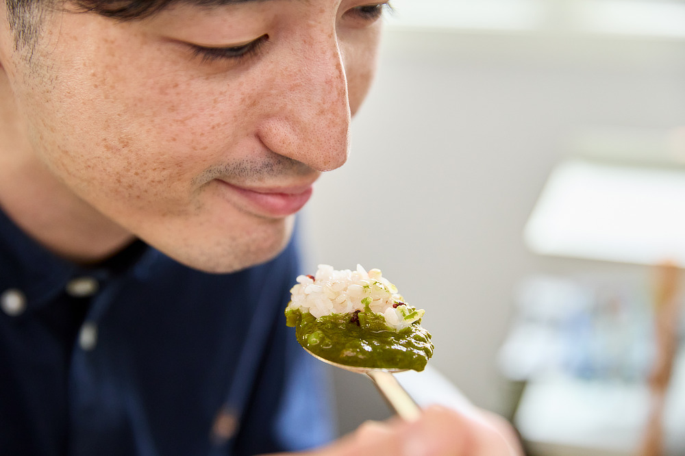 おいしくて、低カロリーで栄養面もバッチリ。ベジタブル100％やグルテンフリーであることをおいても、積極的に食べたいおいしさ奇跡のアンチエイジング医師ともいわれるドクター南雲吉則によるクロレラベジカレー（100％ベジタブル、グルテンフリー、砂糖不使用）レトルト食品、保存食